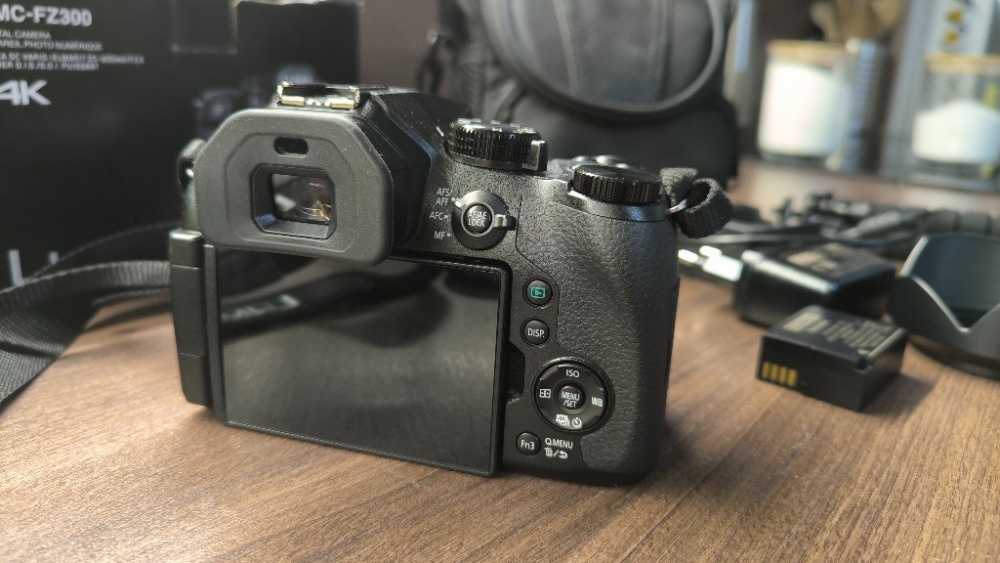 Panasonic Lumix DMC-FZ300 - 3