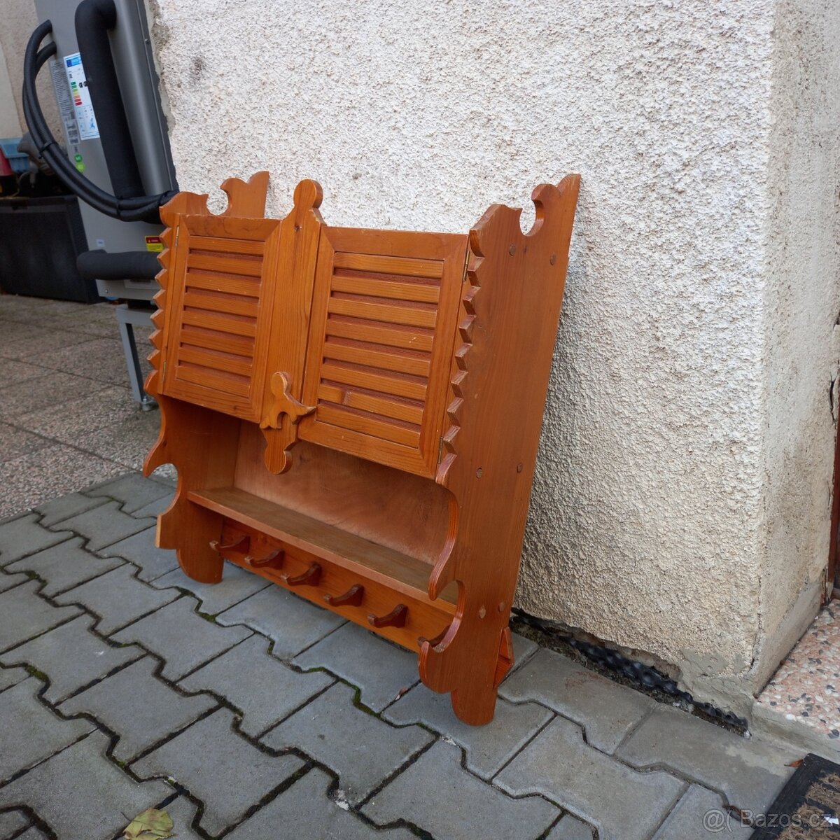 Polička s dvěma skříňkama - 3