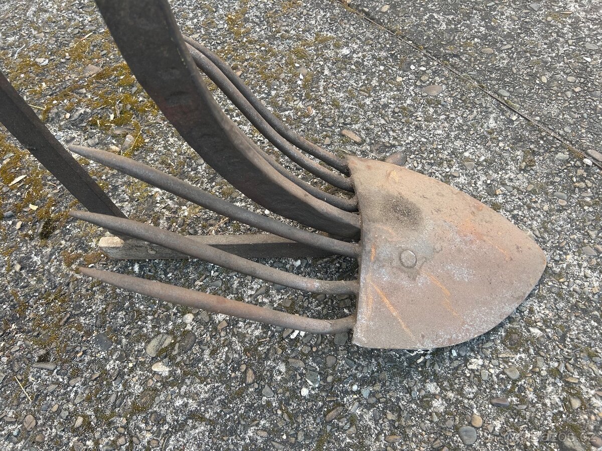 Starý zahradní pluh - 3