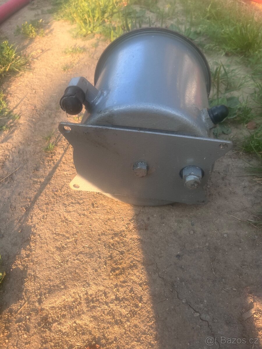 Nádrž k posilovači zetor - 3