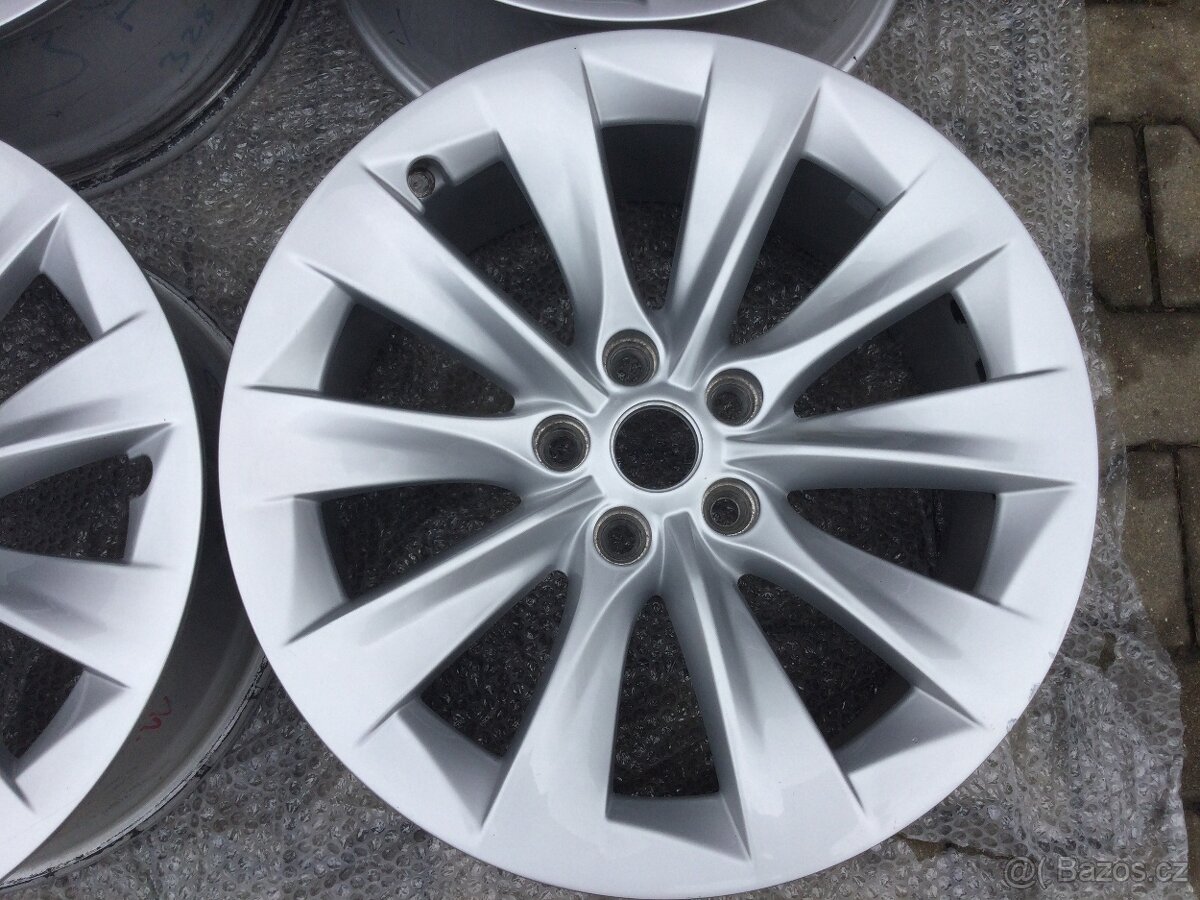 Tesla model S disky 19x8.0J - 3