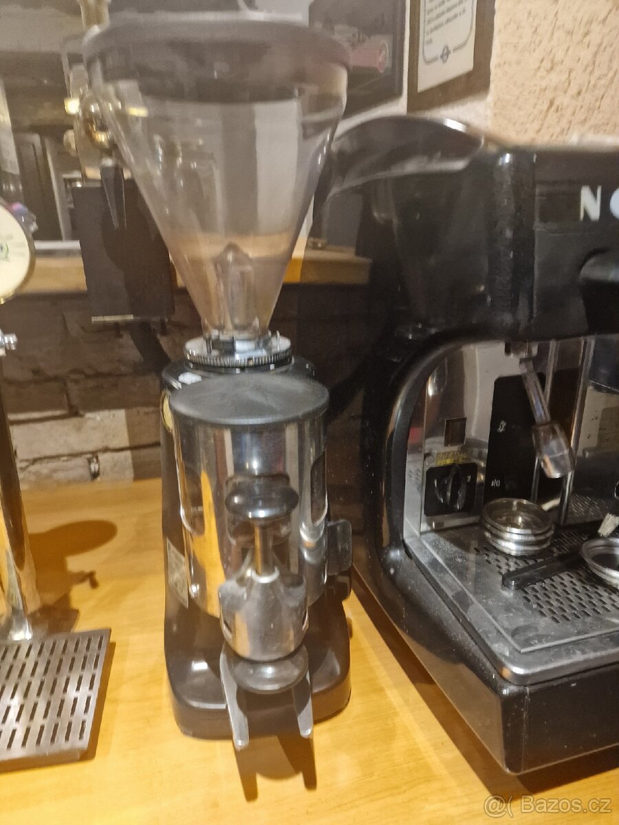 Kávovar a mlýnek Astoria - 3