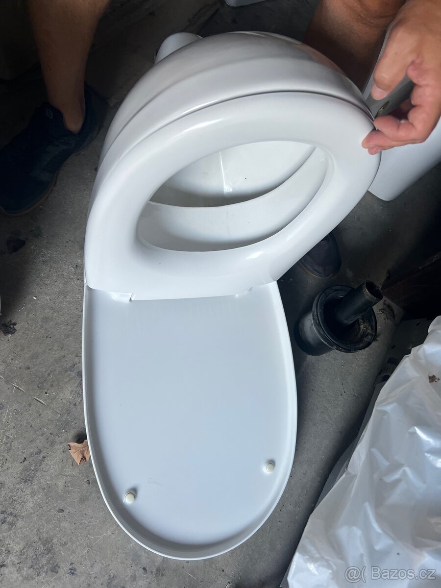 Prodam závěsné Wc včetně prkenka. - 3