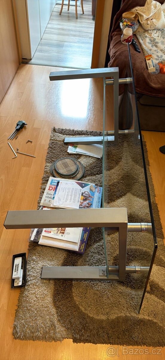 Skleněný konferenční stolek - 3