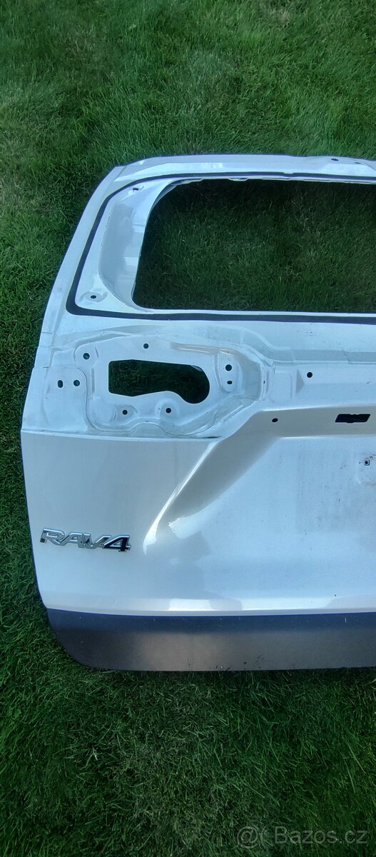 Toyota RAV4 V 2018 - zadni kapota kufr dvere - 3