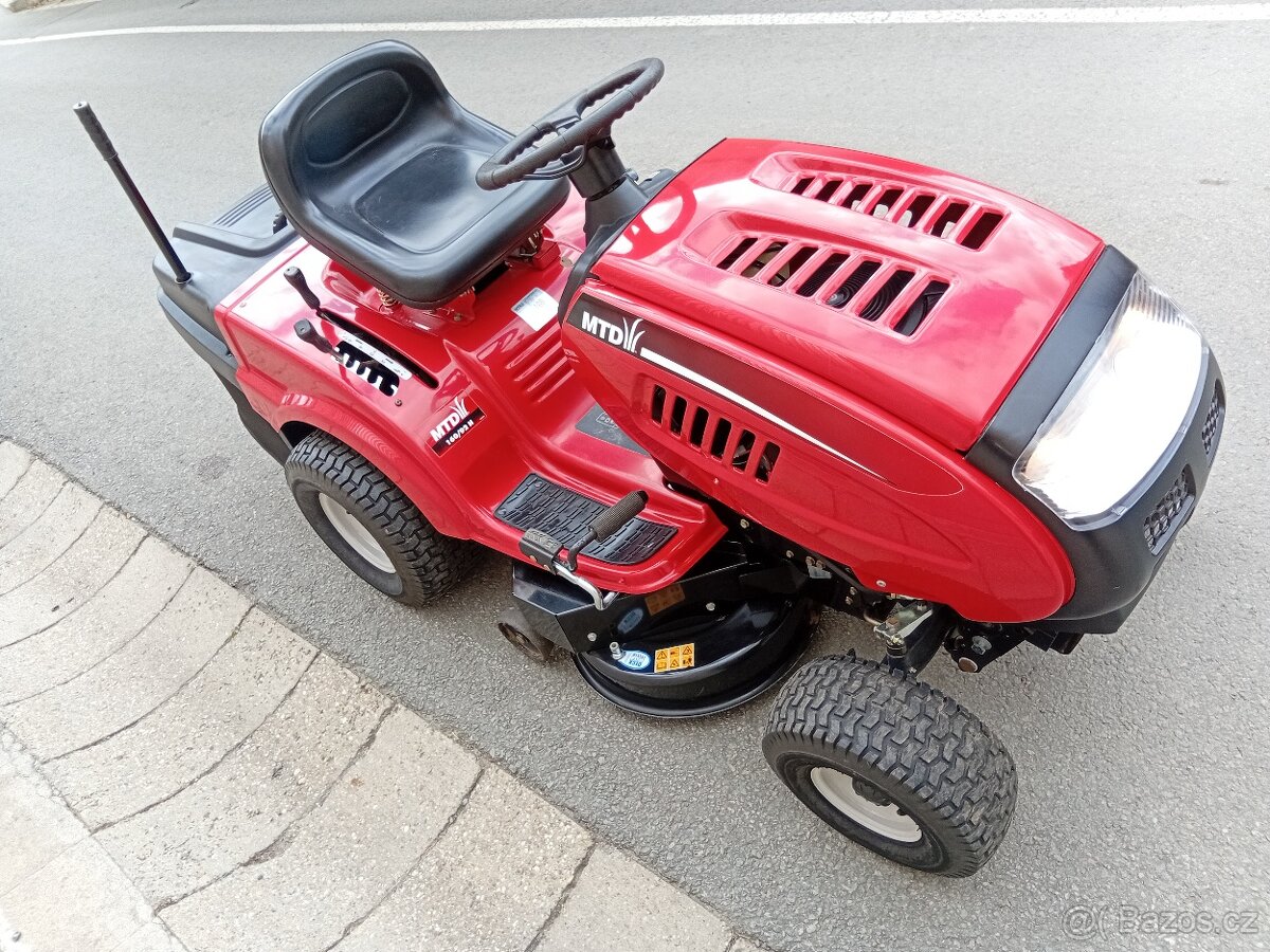 Prodám zahradní traktor MTD 160/92H 16Hp Hydro - 3