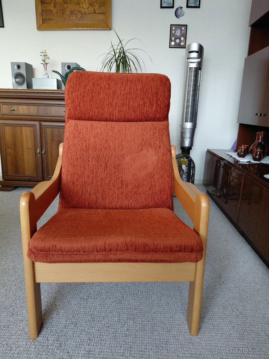 Dřevěné čalouněné křeslo - 3