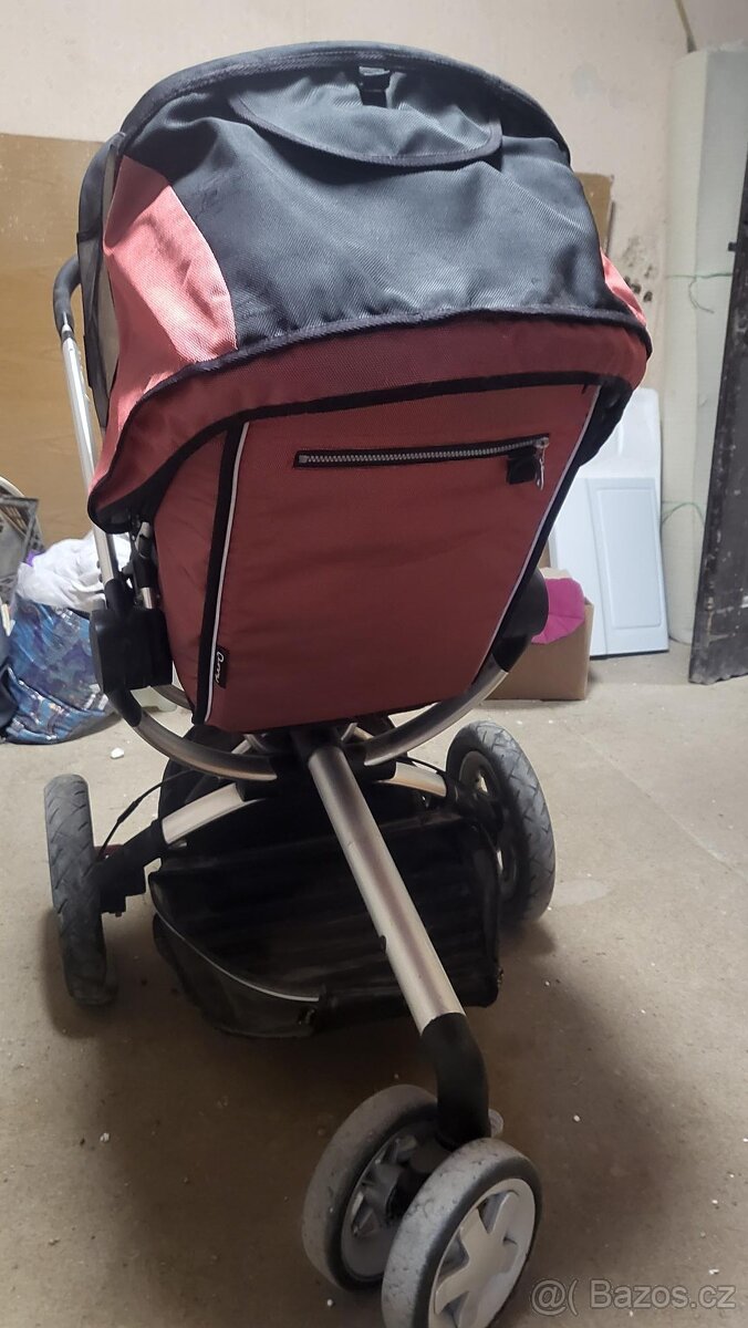 Starý kočárek, možná už ne pro děti? - 3