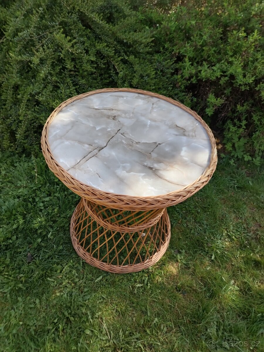 Prodám proutěný stolek - 3