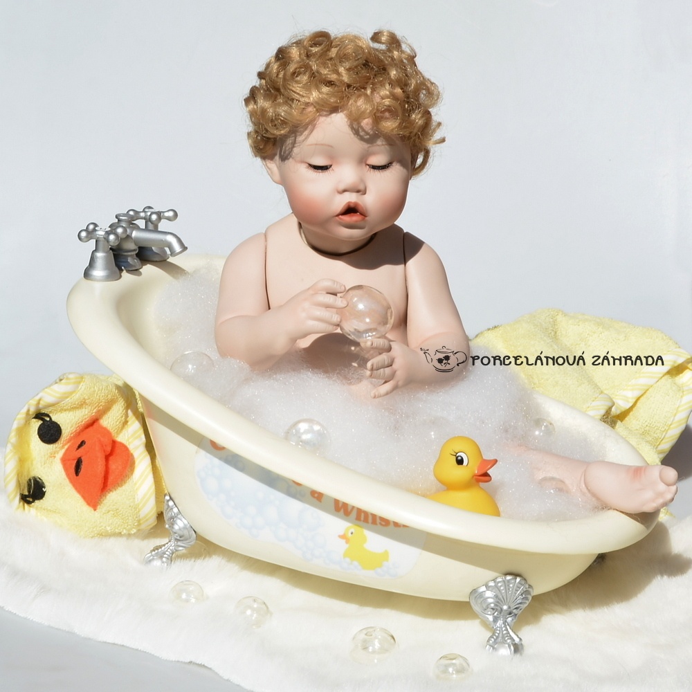 Porcelánová panenka +vanička +kachna +bublinky +kožíšek - 3