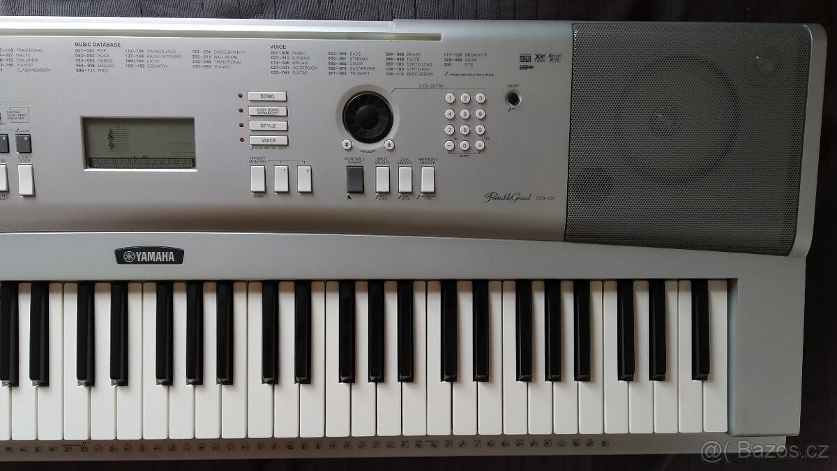Klávesy Yamaha DGX 220 - 3