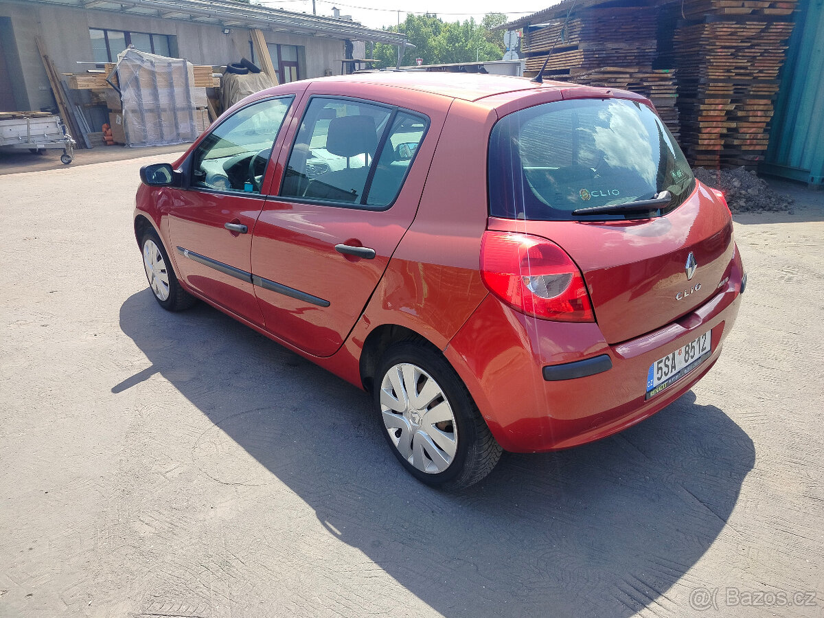 Prodám RENAULT CLIO III 1.2 BENZÍN 48kW - 3