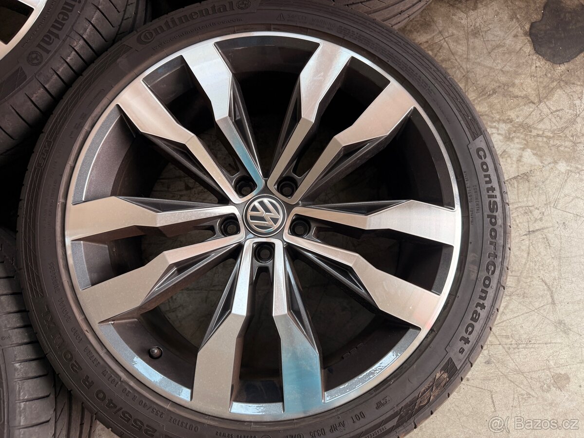 Kola VW Tiguan R Line. 20’. - 3