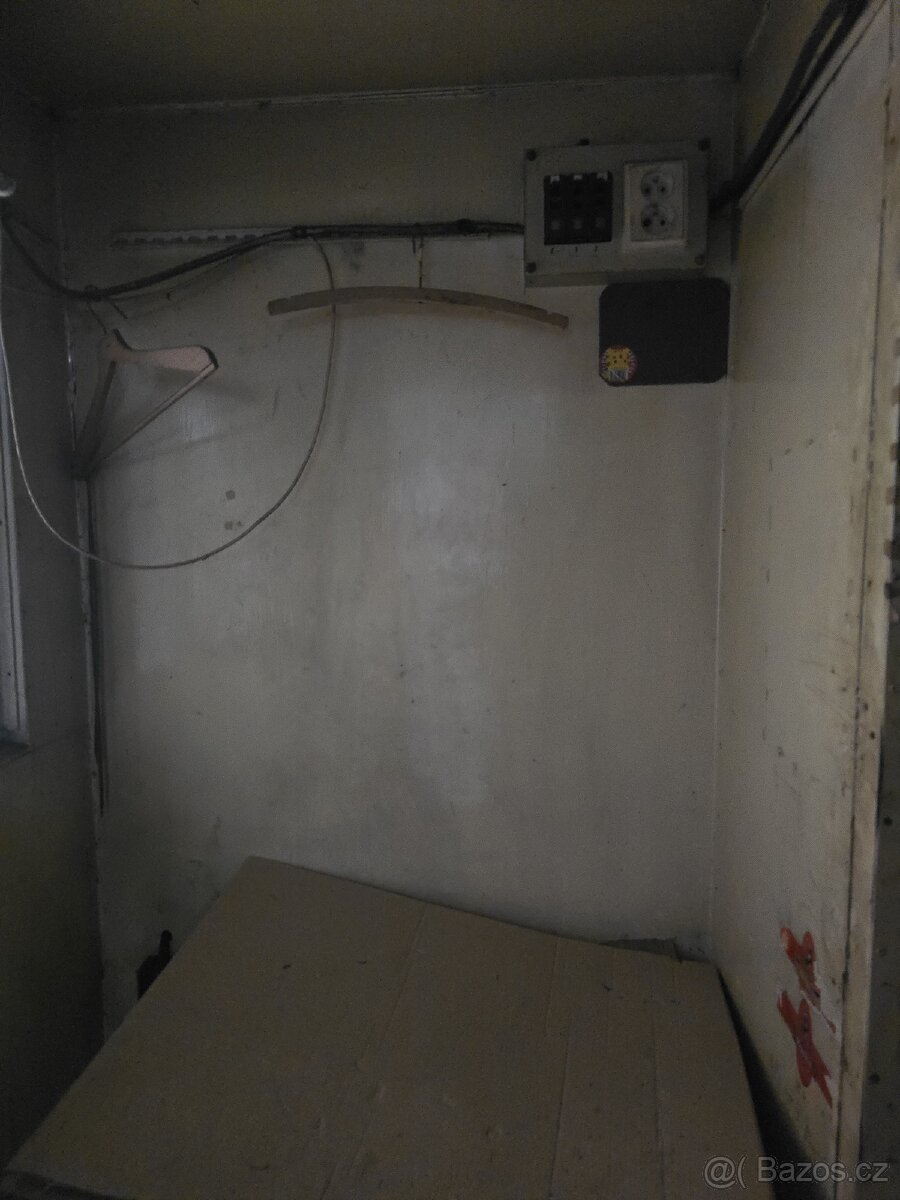 STAVEBNÍ BUŇKA / MOBILNÍ KANCELÁŘ
- 3
