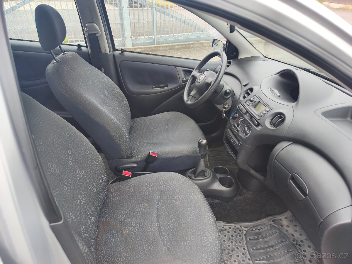 yaris 1.0 top stav - 3