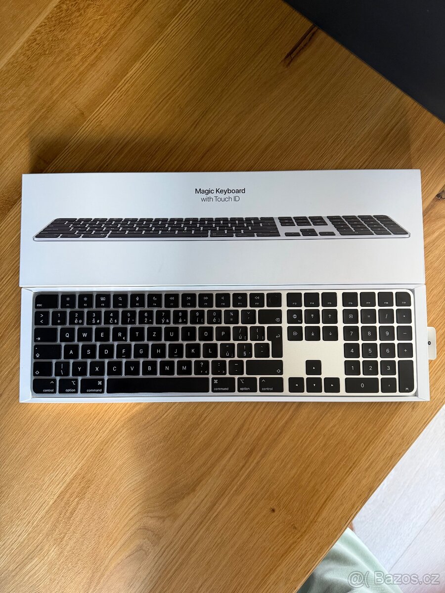 Apple Magic Keyboard s Touch ID + Numeric Keypad – CZ, Black - 3