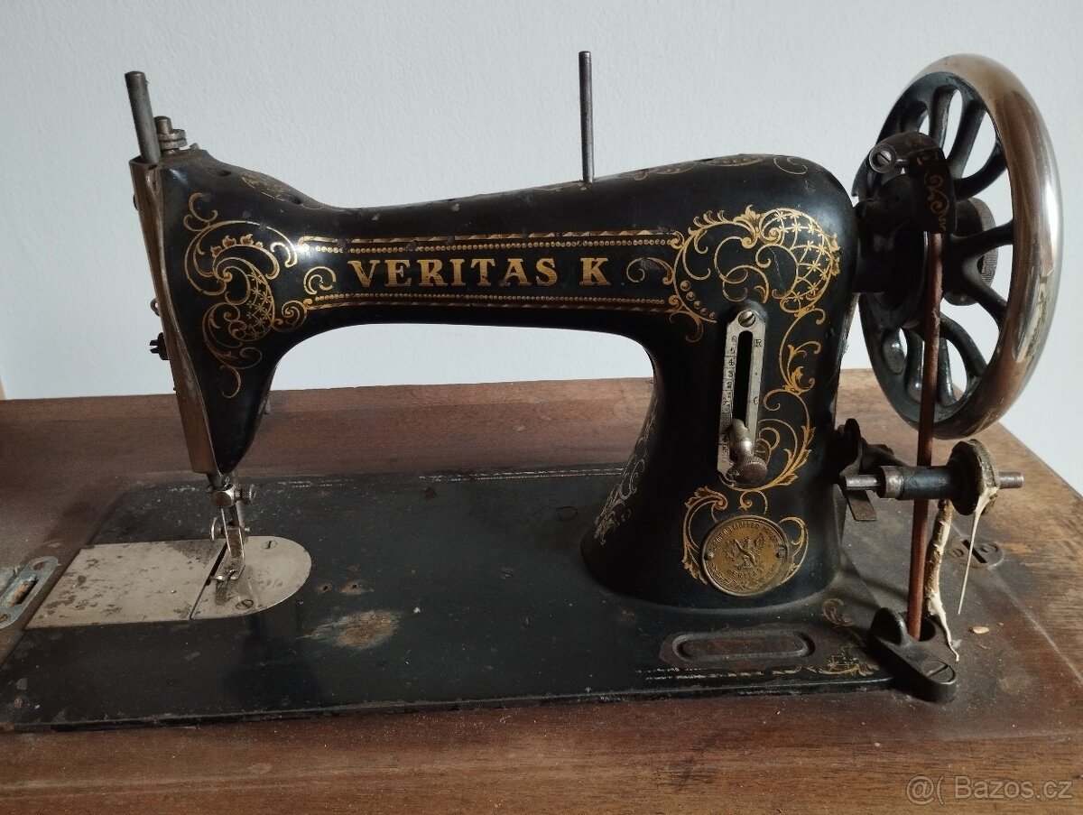 Historický šlapací šicí stroj Veritas - 3