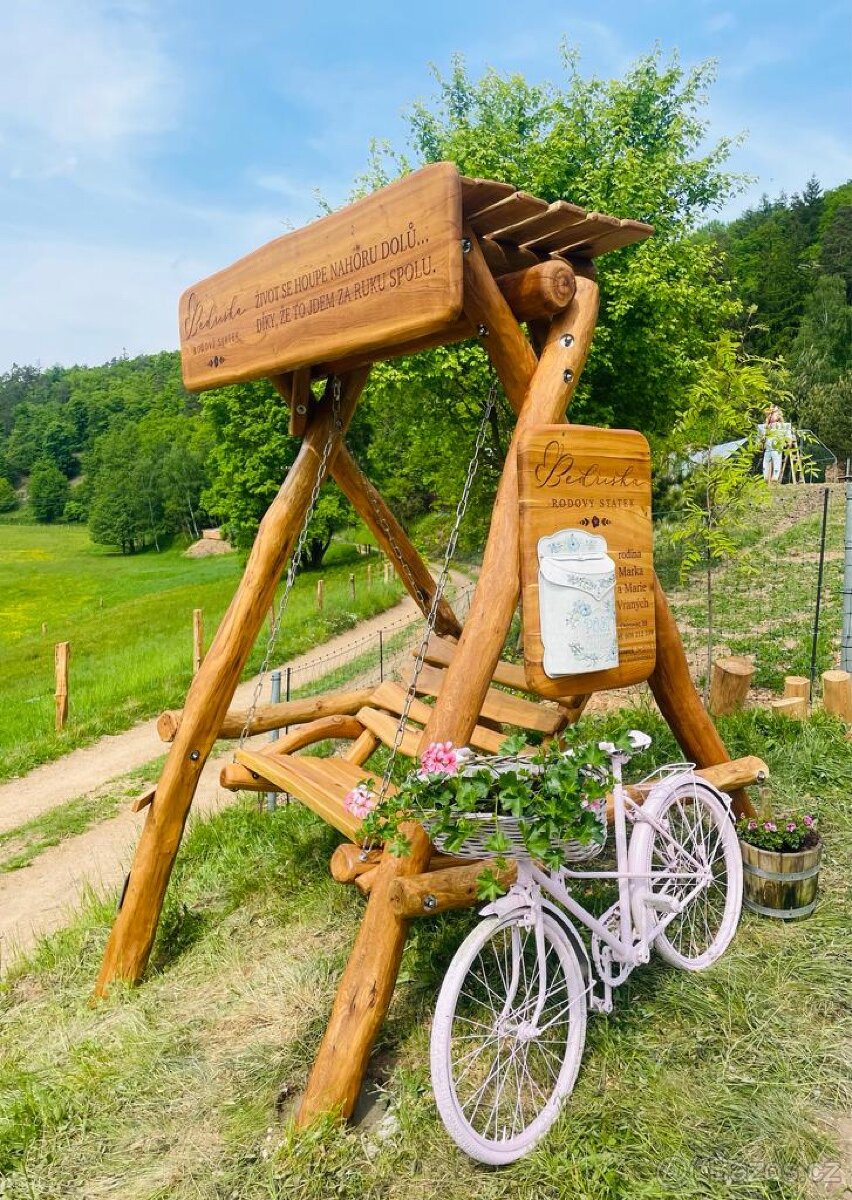 Houpací lavička z akátu - 3