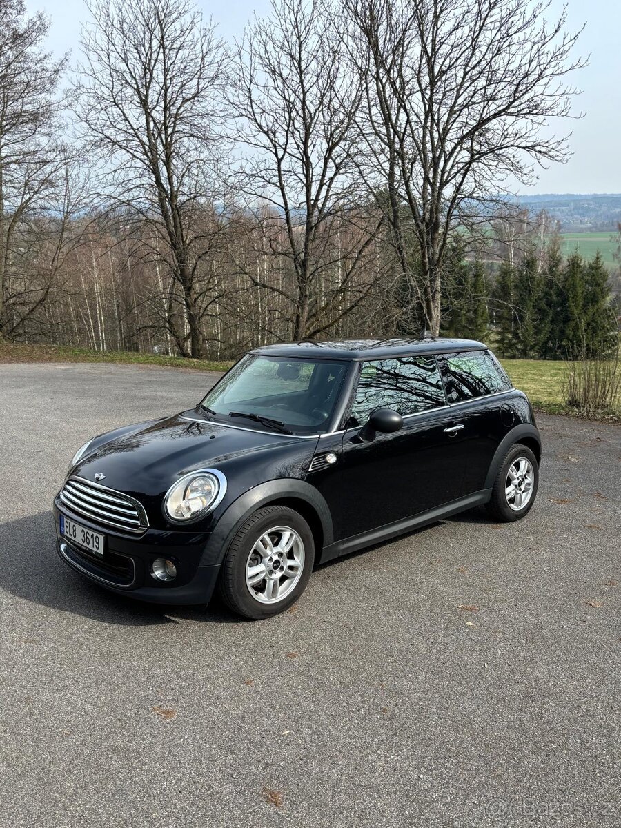 Mini Cooper 1.6 benzín, rok 2011 top stav, krásná historie - 3
