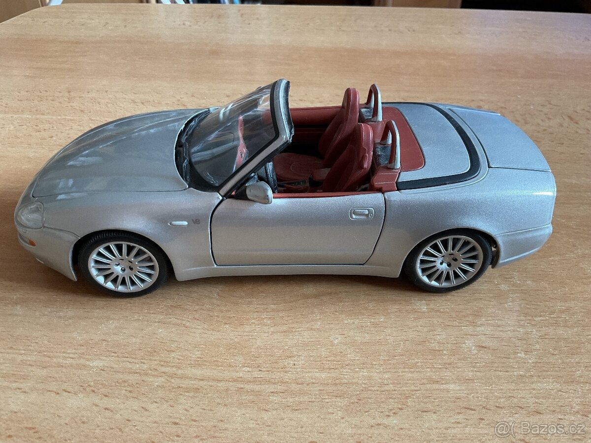 Model Maisto Maserati 4200 Spyder 1:18 - 3