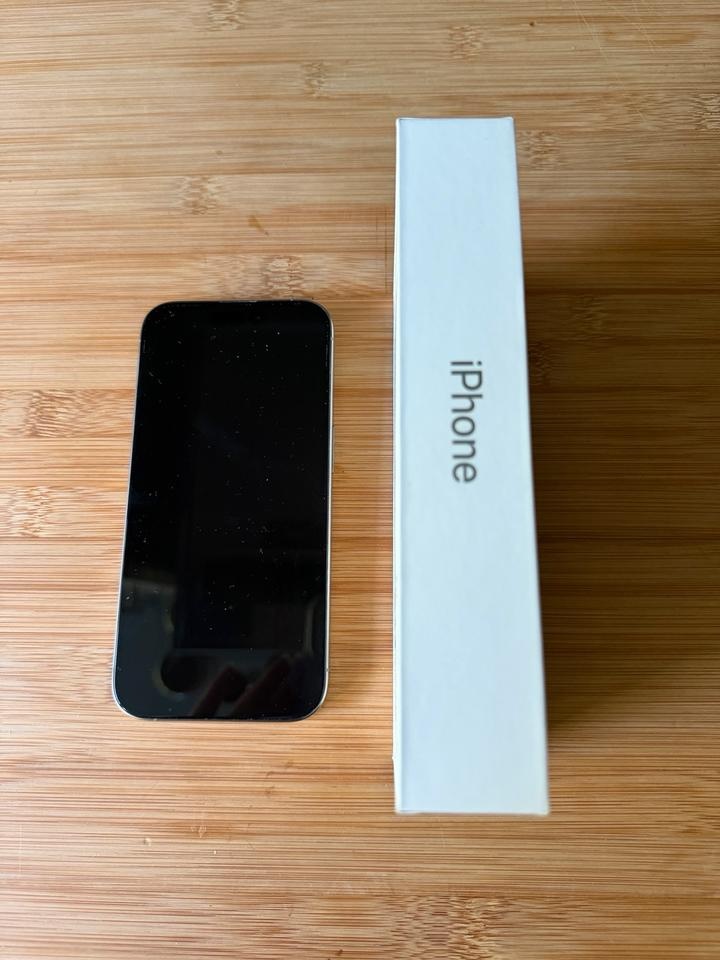 Apple iPhone 15 Pro 128GB - 3