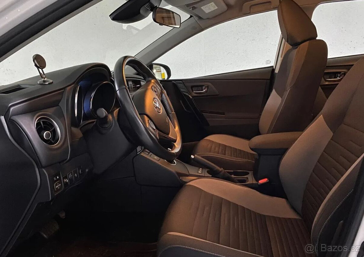 Toyota Auris Hybrid 135 Premium Combi Navi 1Maji - 3