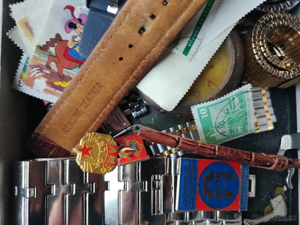 Konvolut věcí, mix odznaky, řemínky, hodinky, - 3
