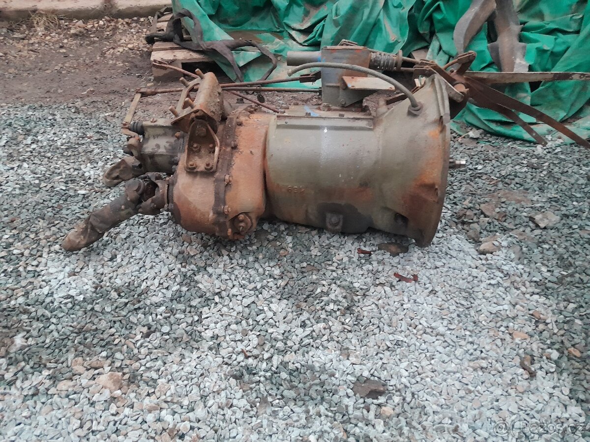 Praga V3S převodovka s vývodem na navijak - 3