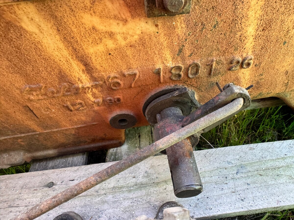 zadek traktoru 6711 - 3