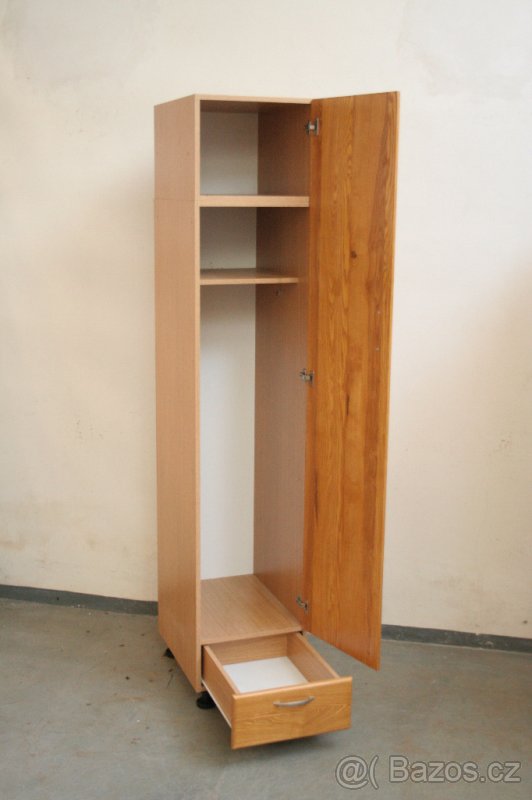 Skříň šatní - 3