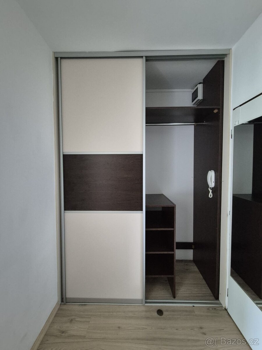 Vestavná skřín - 3