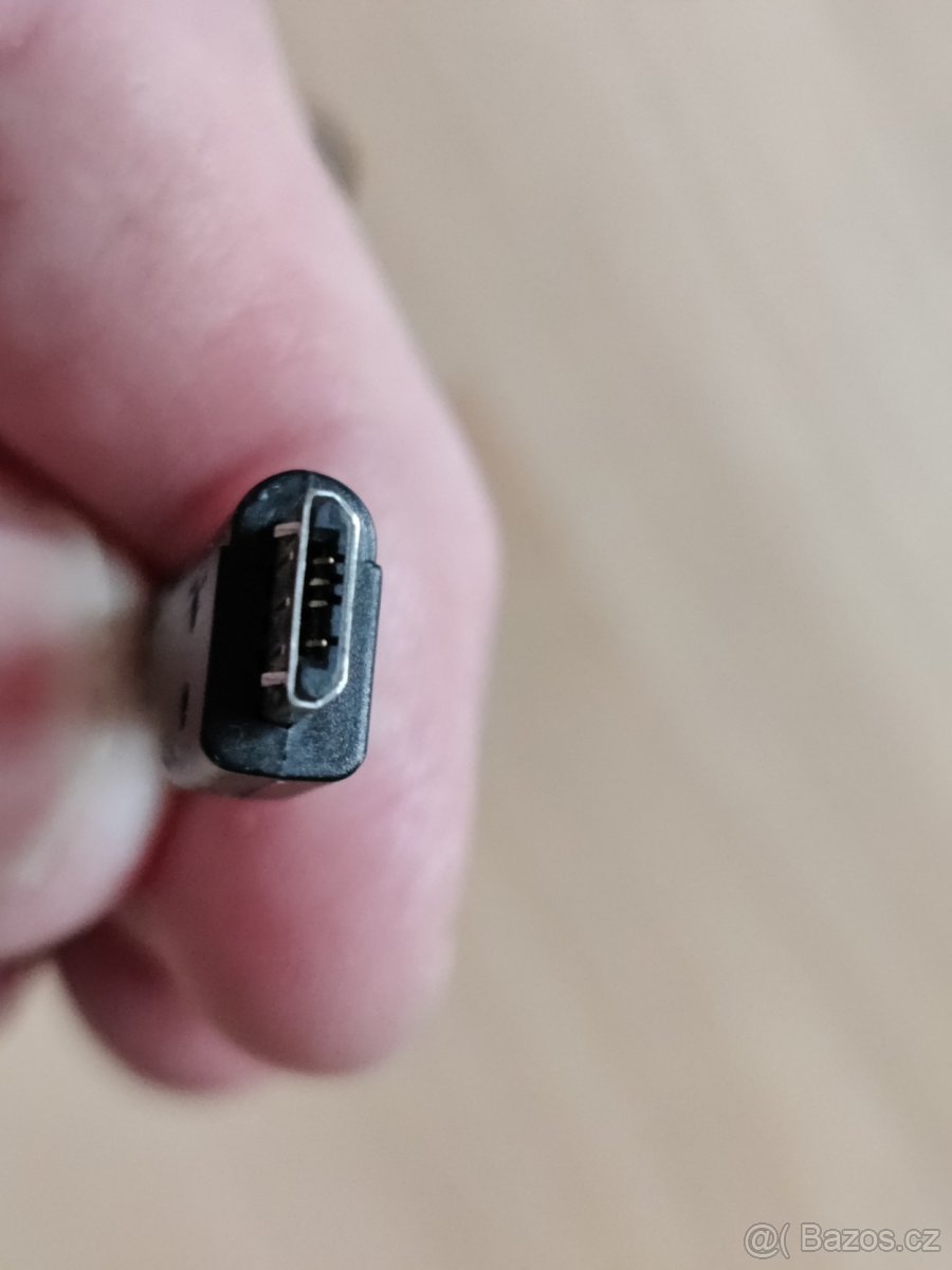 Prodám nabíječku SAMSUNG do auta 12/24V, USB - 3