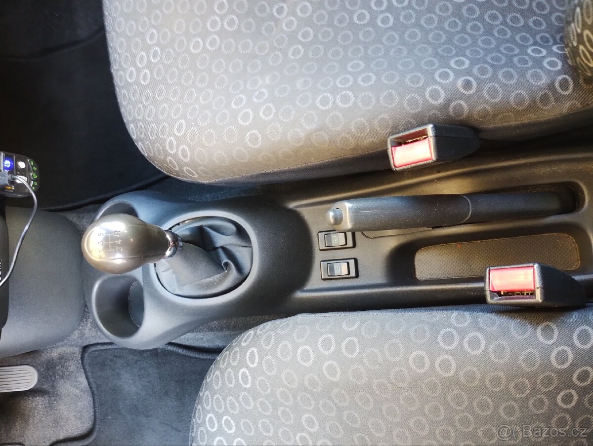 Toyota Yaris coupe 2003 čtyřválec - 3