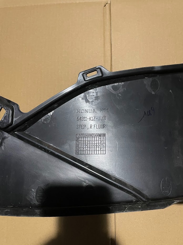 HONDA PCX125 / 150 PODLAHA PRAVÁ - 3