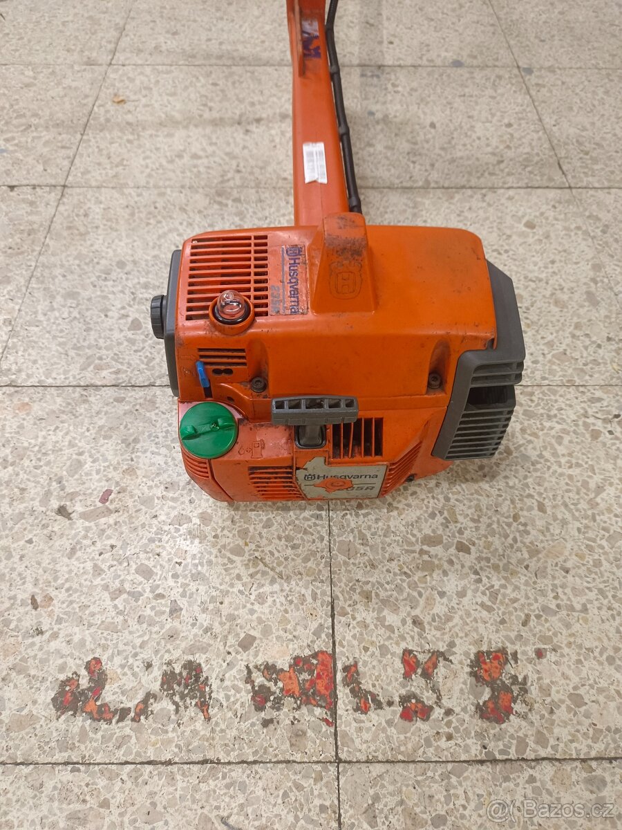 Křovinořez Husqvarna 235R - 3