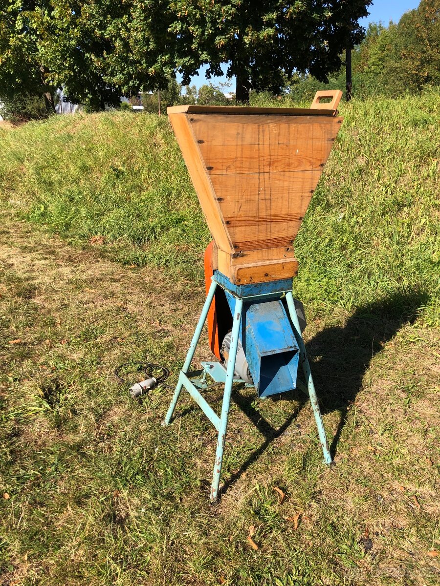 ŠROTOVNÍK DRTIČ OVOCE - 3