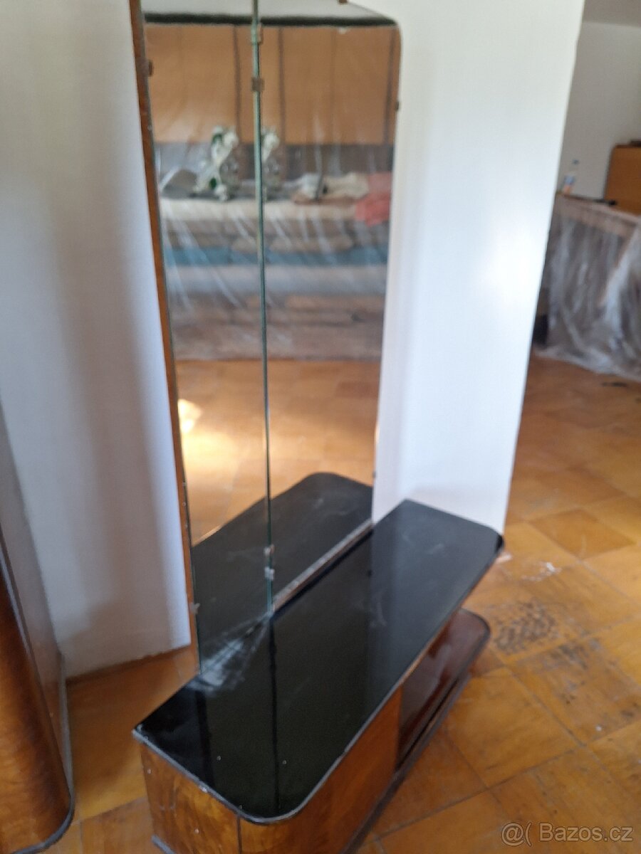 Skriň a toaletka se zrcadlem - 3