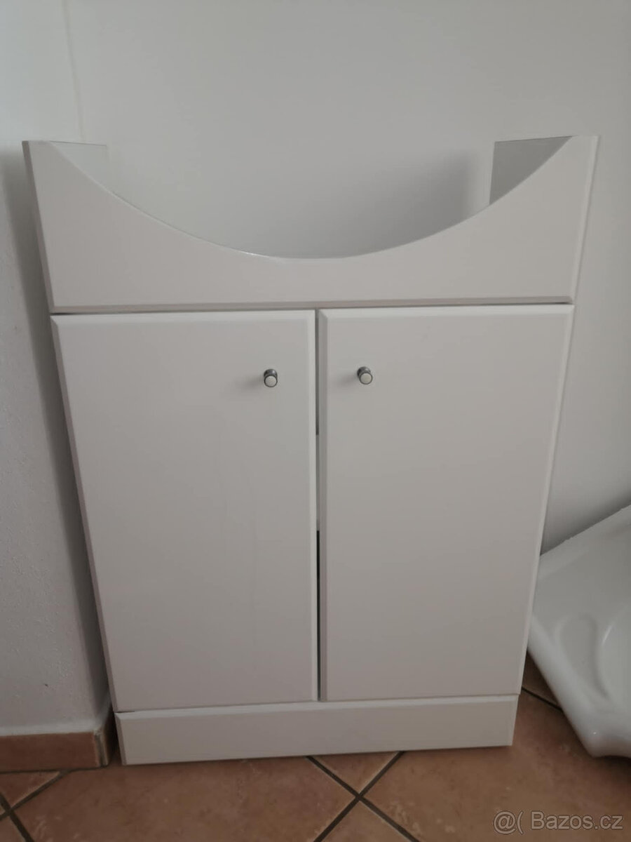 Koupelnový nábytek s umyvadlem - 3