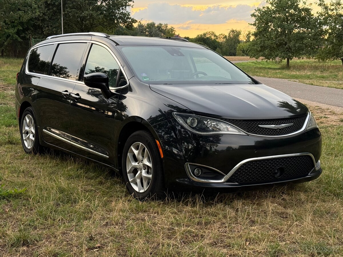 Chrysler Pacifica - 3