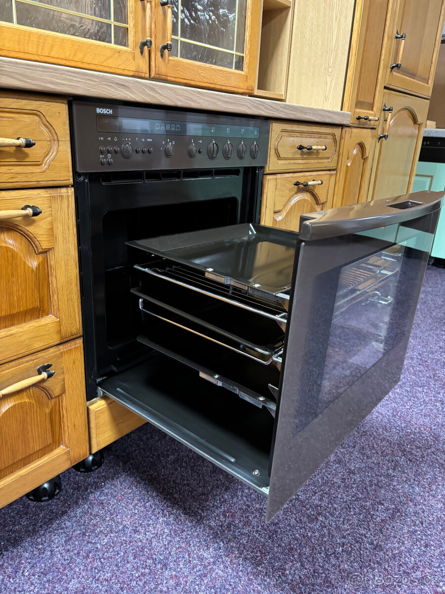 Kuchyň masiv se spotřebiči - 3