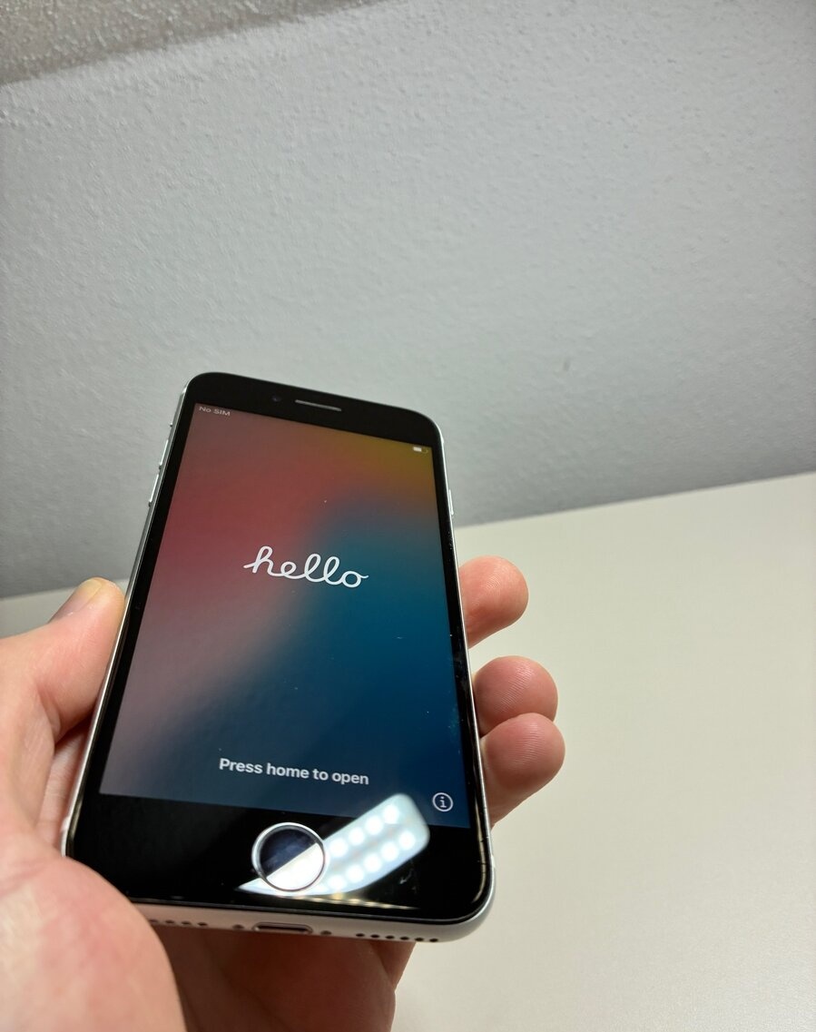 Apple iPhone SE 2020 64GB - S príslušenstvom - 3