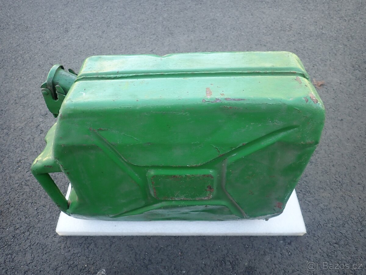 Prodám kanystr z válečných let.. - 3