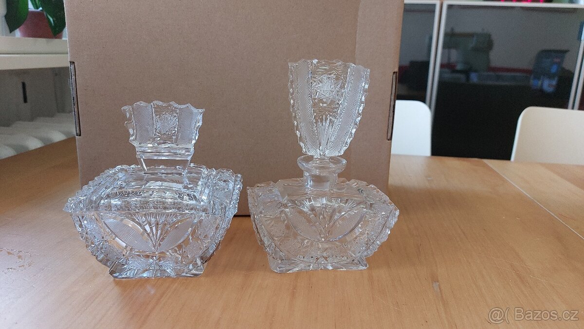 Malá broušená karafa a dóza - 3