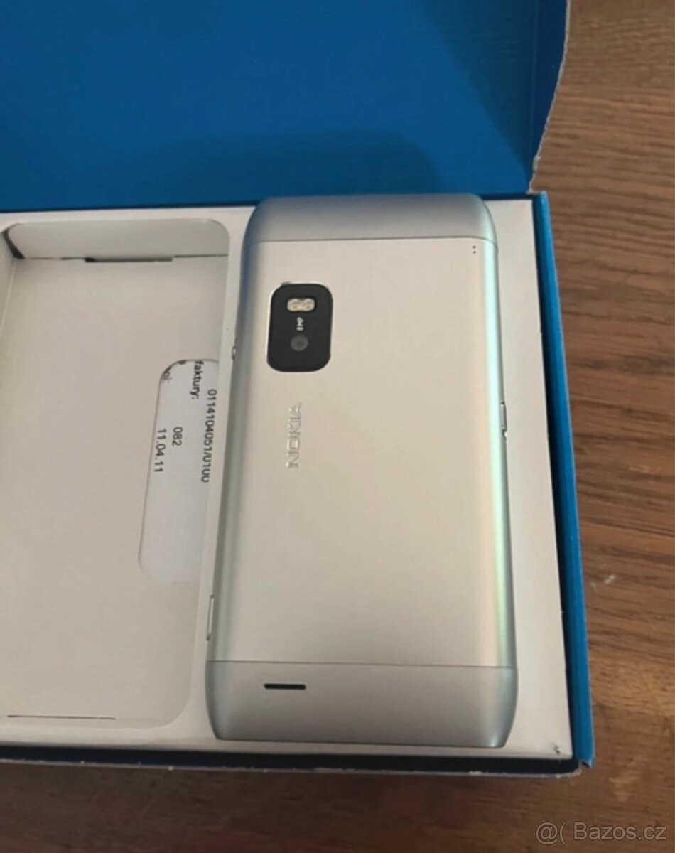Nokia E7 - 3