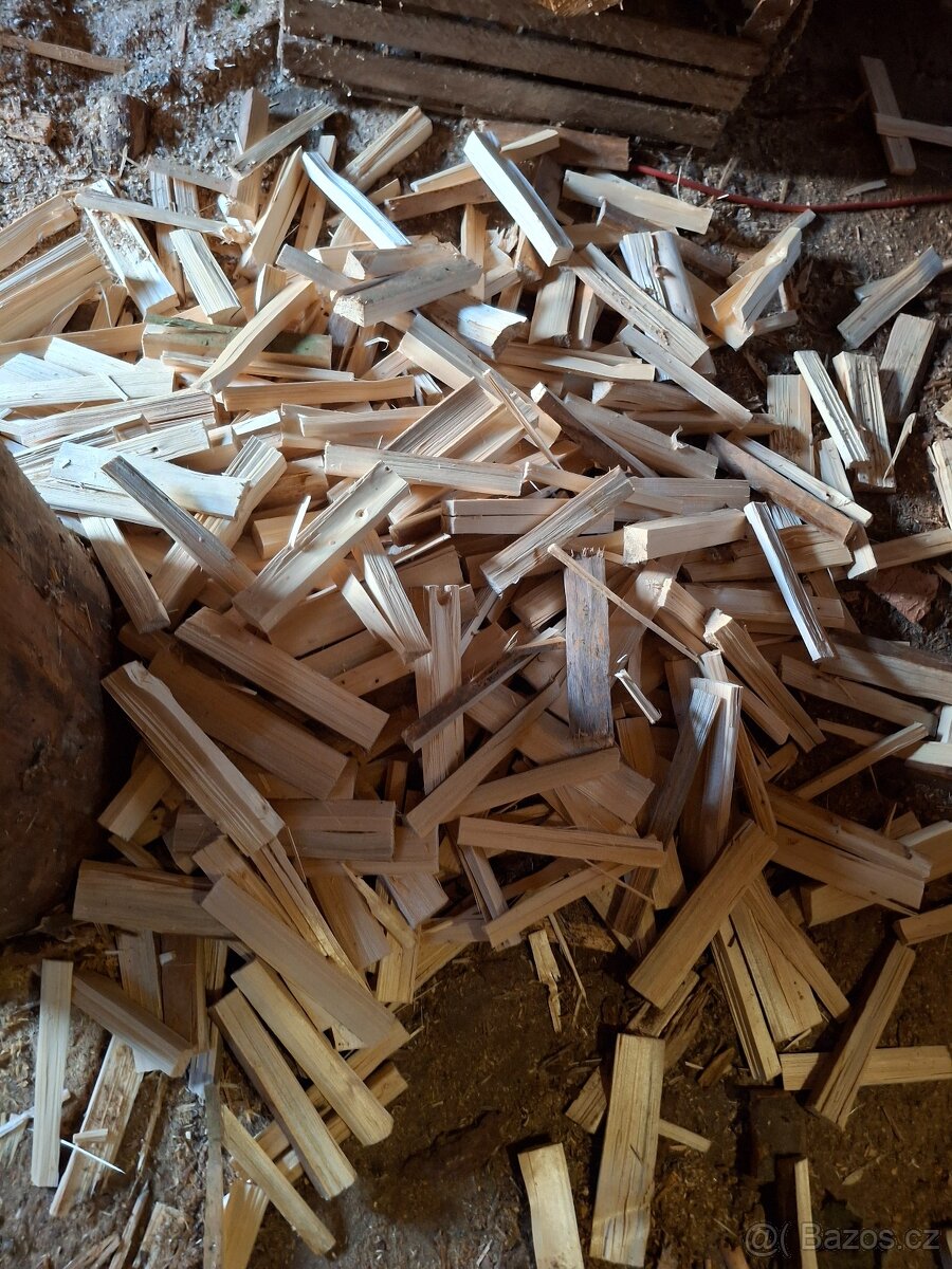 Suché SMRKOVÉ třísky – 10kg pytel, délka 10–50 cm - 3