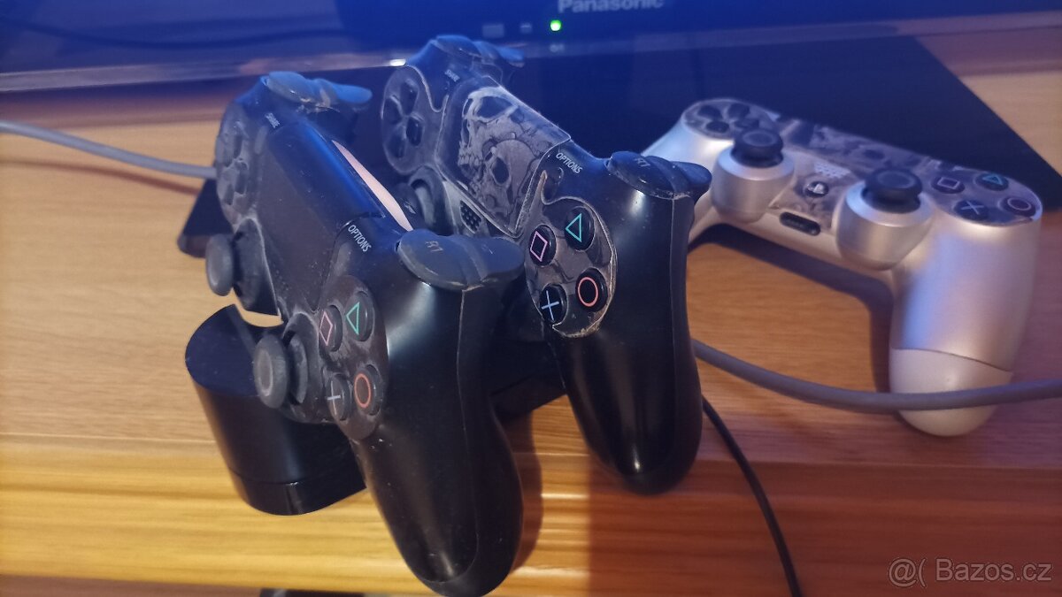 PS4 500Gb Slim + 3 originální ovladače a dokovací stanice - 3