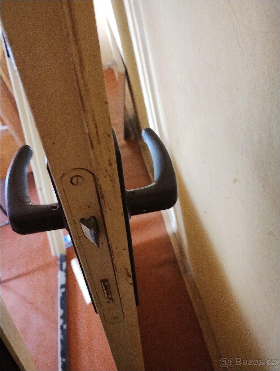 Dveře prave sklo a futra 78 x 202 x 6 - 3