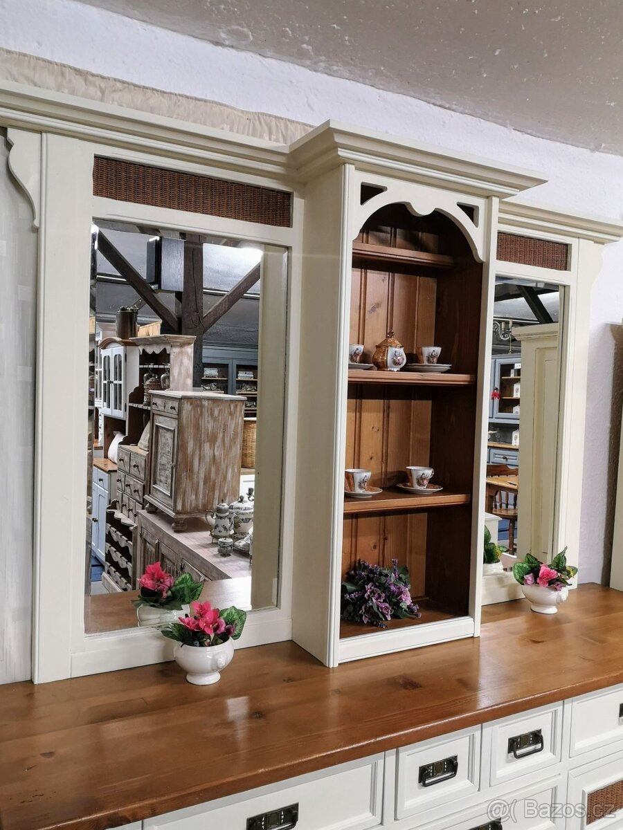 Komoda se zrcadlovým nástavcem. Dřevo. - 3