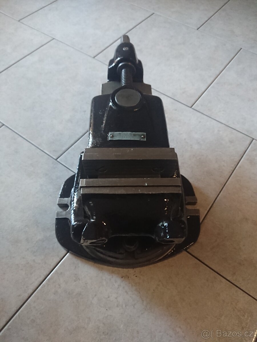 Strojní svěrák výklopný - otočný - 3