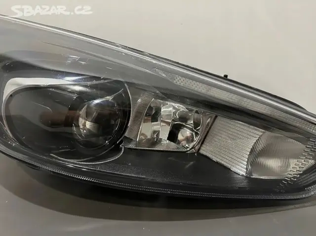 Pravé přední světlo Ford Focus mk3 - 3